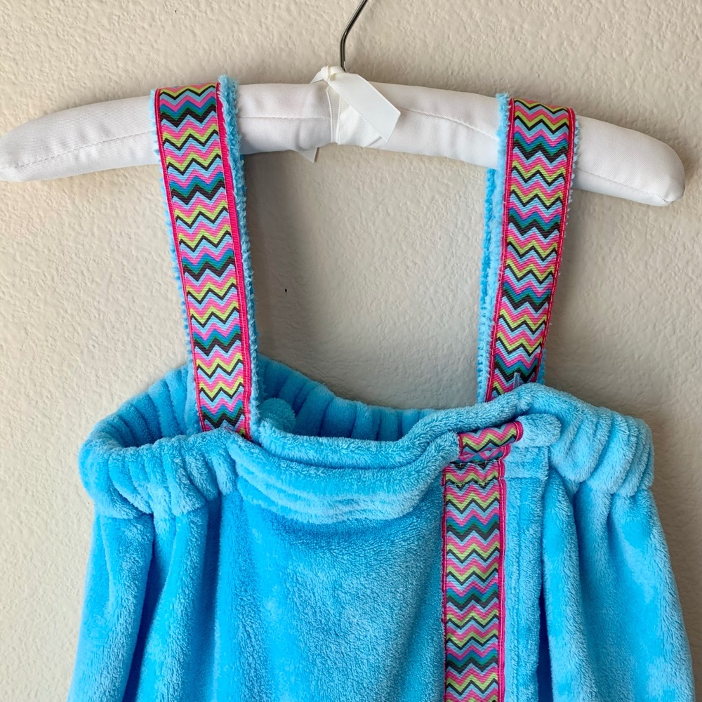 Wrap Towel with Adjustable Straps Blue with Chevron Ribbon Accents - Picture 2 of 8